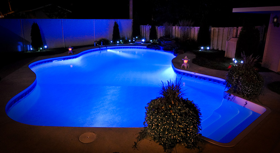 Eclairage de piscine : normes & conseils - ONLEDS